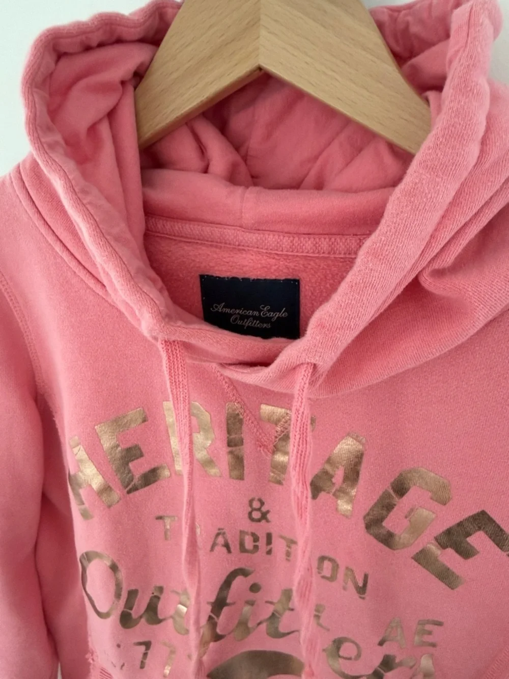 American Eagle Outfitters Pink Funnel Neck Pullover with Gold Logo Size Medium